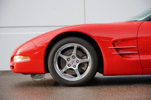 Used 2000 Chevrolet Corvette Convertible w/ Performance Handling Pkg image 11
