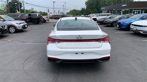 Used 2023 Hyundai Elantra SEL w/ Convenience Package image 4