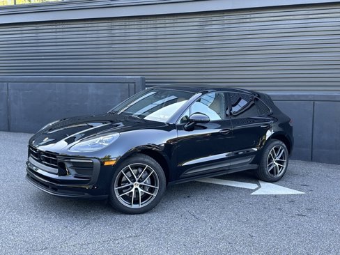 Certified 2025 Porsche Macan image 6