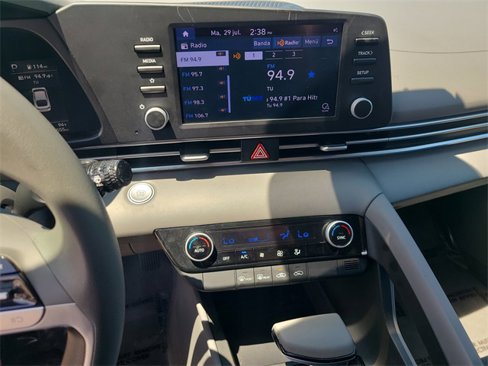 Used 2022 Hyundai Elantra SEL image 29