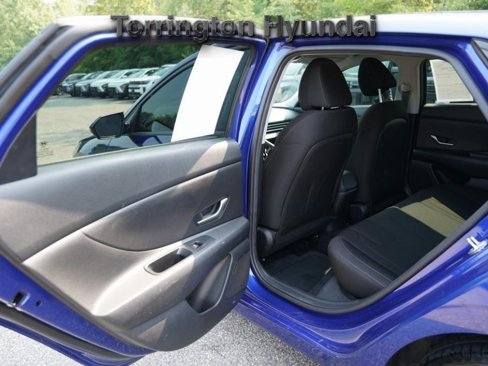 Used 2022 Hyundai Elantra SEL w/ Cargo Package image 14