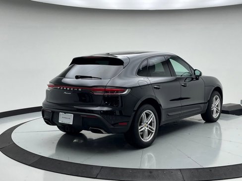 Certified 2024 Porsche Macan image 9