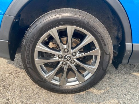 Used 2018 Toyota RAV4 Limited image 10