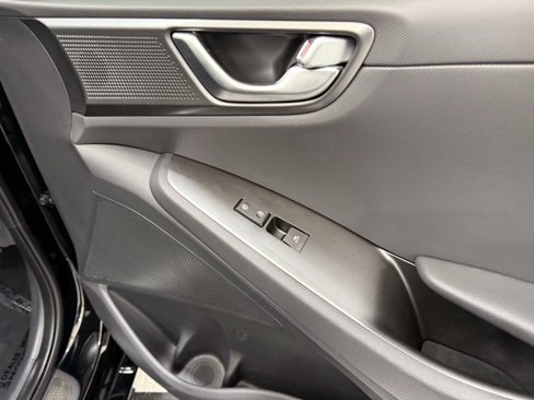 Used 2020 Hyundai Ioniq Limited image 19