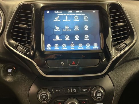Used 2019 Jeep Cherokee Limited image 16