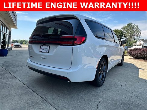 New 2026 Chrysler Pacifica Select image 8