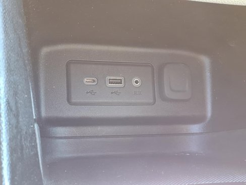 Used 2020 Chevrolet Equinox LS w/ LS Convenience Package image 8
