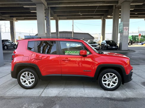 Used 2016 Jeep Renegade Latitude w/ Popular Equipment Group image 4