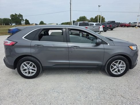 Used 2021 Ford Edge SEL image 2