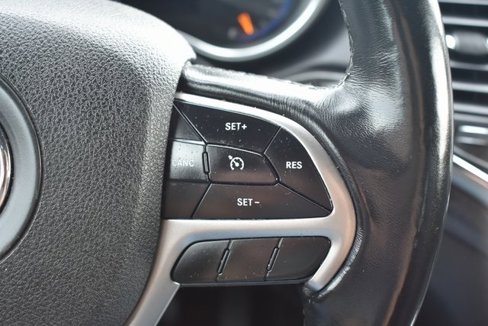 Used 2018 Jeep Grand Cherokee Laredo image 16