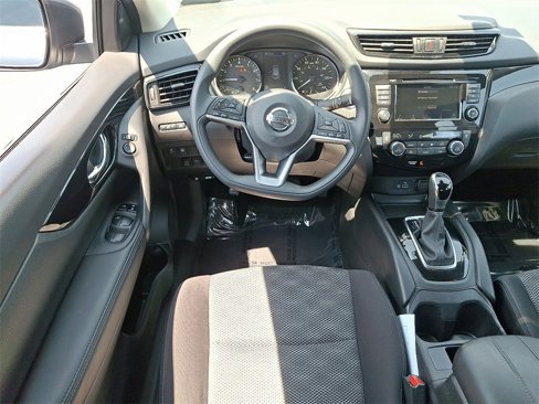 Used 2020 Nissan Rogue Sport SV image 11