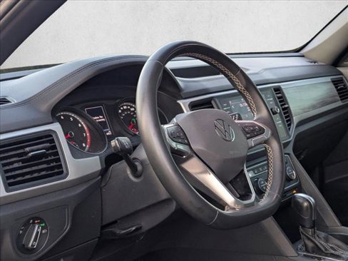 Used 2021 Volkswagen Atlas Cross Sport SE w/ Panoramic Sunroof Package image 9