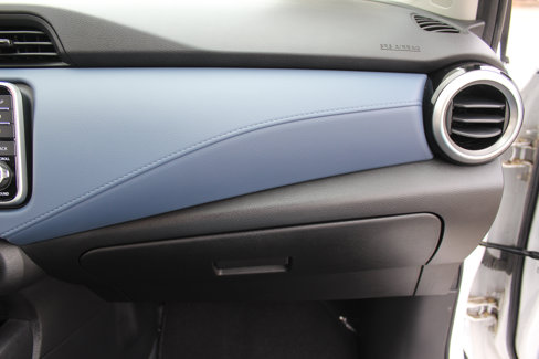 Used 2023 Nissan Versa SV w/ Trunk Package image 45