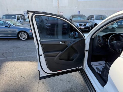 Used 2014 Volkswagen Tiguan SE image 15