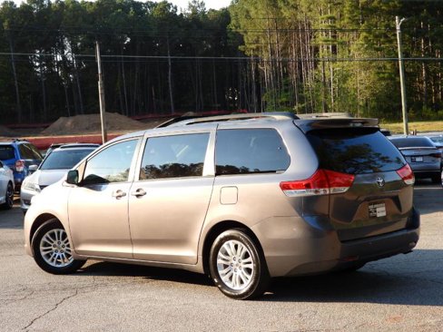 Used 2014 Toyota Sienna XLE image 11