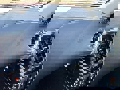 Used 2020 Nissan Pathfinder SV image 17