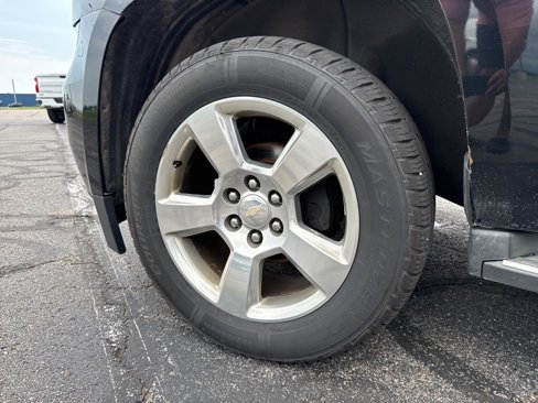 Used 2015 Chevrolet Suburban LT image 6
