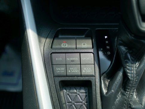 Used 2021 Toyota RAV4 XLE image 19