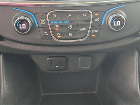 Used 2021 Chevrolet Traverse LS image 21