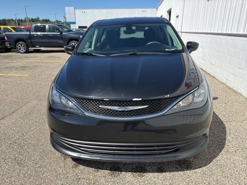 Used 2017 Chrysler Pacifica Touring image 5