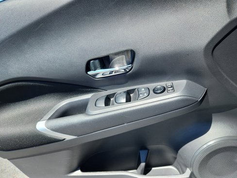 Used 2022 Nissan Kicks SV image 16