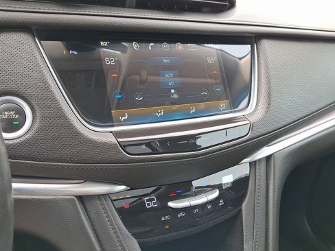 Used 2018 Cadillac XT5 Luxury w/ Driver Awareness Package image 19