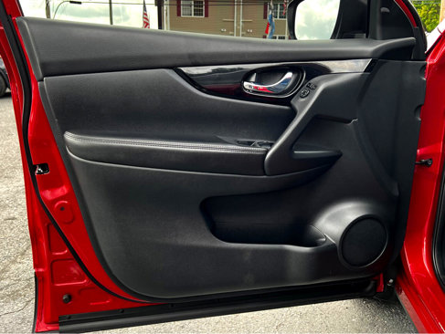 Used 2017 Nissan Rogue Sport SV w/ SV Premium Package image 9