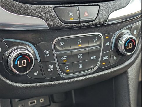 Used 2023 Chevrolet Equinox Premier image 16