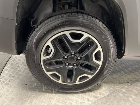 Used 2017 Jeep Renegade Trailhawk image 33
