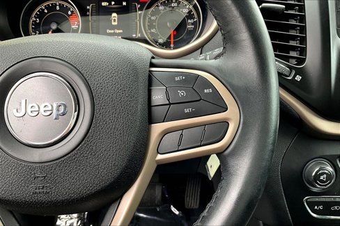 Used 2017 Jeep Cherokee Latitude image 16