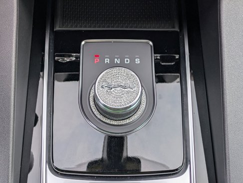 Used 2020 Jaguar F-PACE Premium image 16