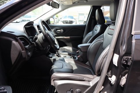 Used 2020 Jeep Cherokee Trailhawk w/ Cold Weather Group image 11