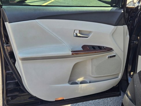 Used 2011 Toyota Venza w/ Leather Pkg image 18