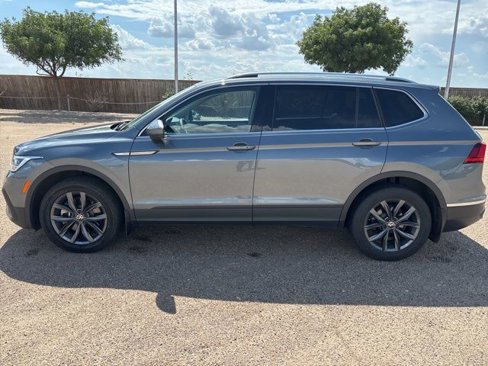 Used 2023 Volkswagen Tiguan SE image 3