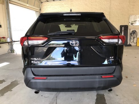 Certified 2021 Toyota RAV4 LE image 4