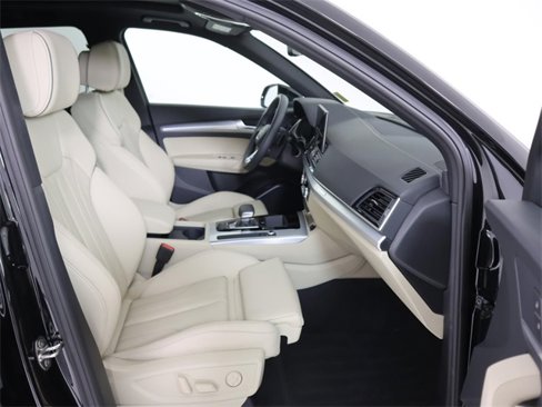 Certified 2025 Audi Q5 2.0T Premium w/ Convenience Plus Package image 13