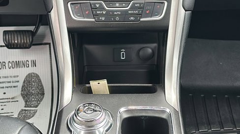 Used 2018 Ford Fusion SE w/ Fusion SE Technology Package image 21