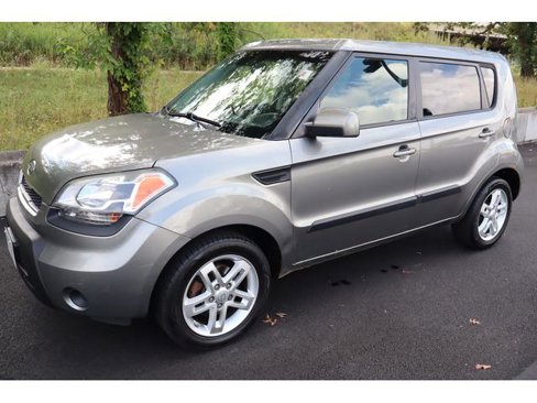 Used 2011 Kia Soul + image 2