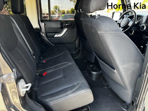 Used 2018 Jeep Wrangler Unlimited Sahara w/ Connectivity Group image 27