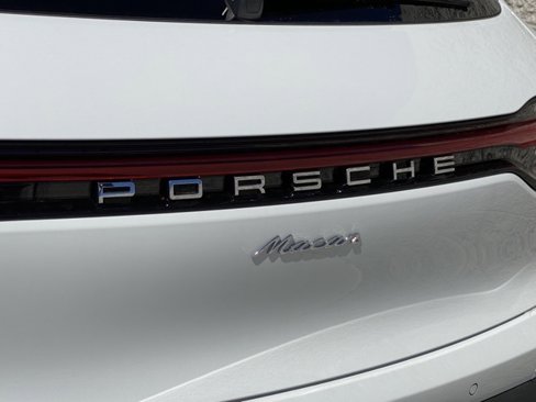Certified 2025 Porsche Macan image 35