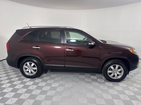 Used 2013 Kia Sorento LX w/ Convenience Pkg image 4