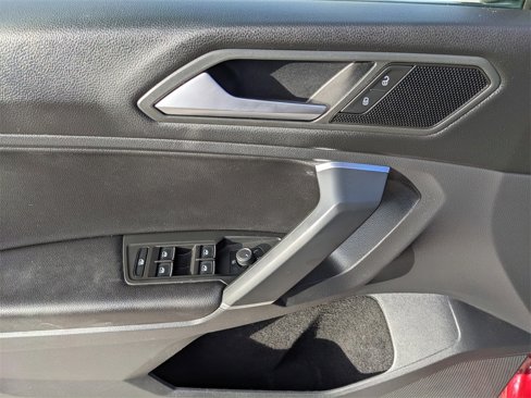 Used 2020 Volkswagen Tiguan SE w/ Panoramic Sunroof Package image 20