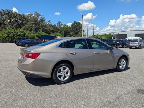Used 2024 Chevrolet Malibu LT image 3