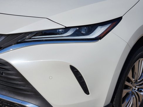 Used 2021 Toyota Venza XLE image 10