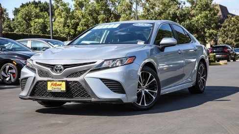 Used 2020 Toyota Camry SE image 1
