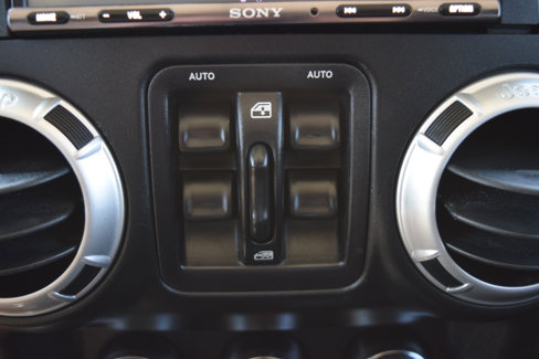 Used 2015 Jeep Wrangler Unlimited Sahara w/ Connectivity Group image 22