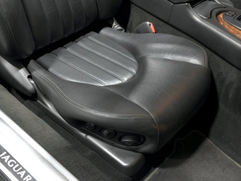Used 2001 Jaguar XK8 Convertible image 31