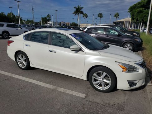 Used 2014 Nissan Altima 2.5 SV w/ Convenience Package image 3