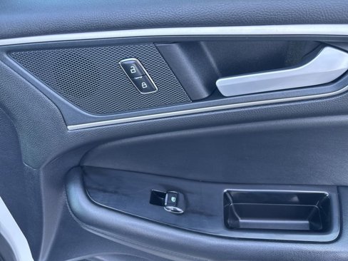 Used 2020 Ford Edge SEL image 35