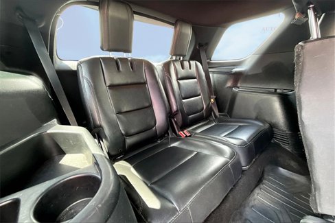 Used 2018 Ford Explorer XLT w/ Equipment Group 202A image 26